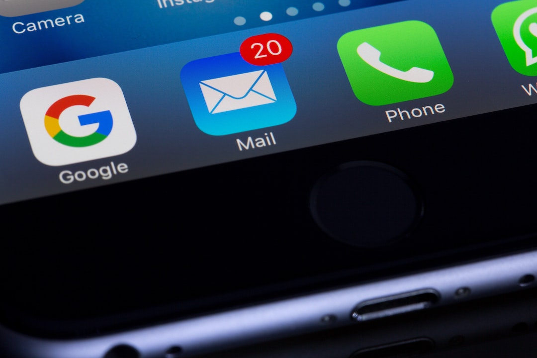 Email sullo schermo - Foto di Torsten Dettlaff da Pexels
