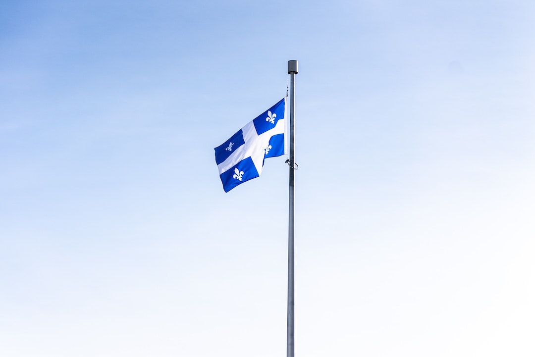 Foto della bandiera del Quebec - Foto di Evan Velez Saxer - Pexels