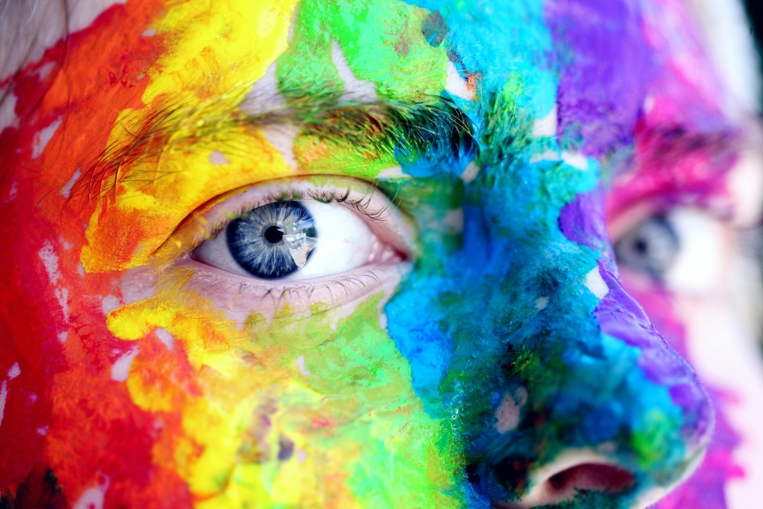 Viso dipinto con colori - Foto di Alexander Grey - Pexels